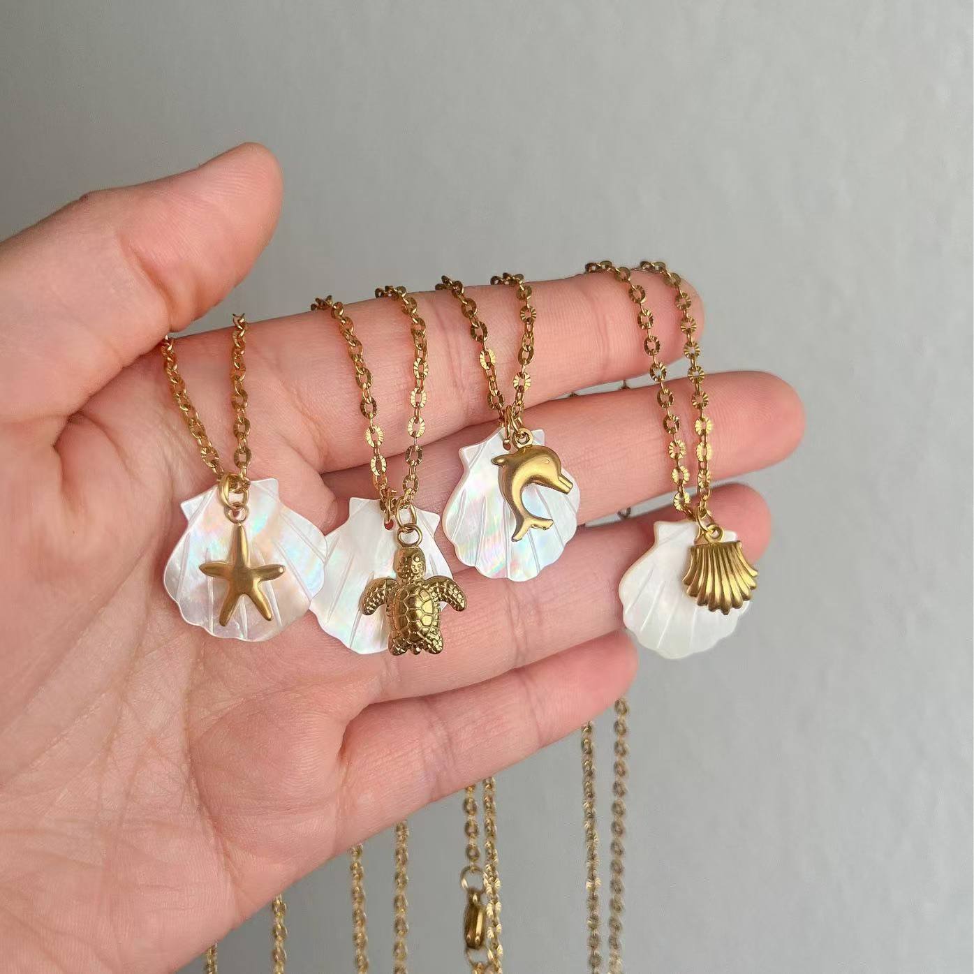 Yesalna Shell Necklace for Women – Adjustable Beach Jewelry with Starfish or Turtle Charm, Shiny Summer Accessory for Weddings, Parties & Gifts