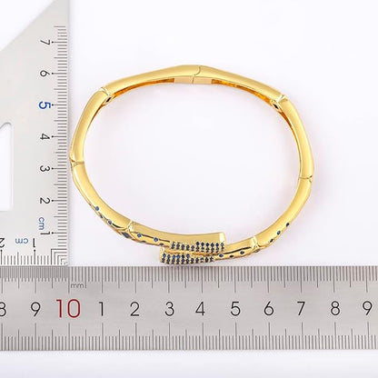 Yesalna Geometric Gold-Plated Bangle Bracelet for Women – Adjustable Open Cuff Design, Tarnish-Resistant Fashion Jewelry